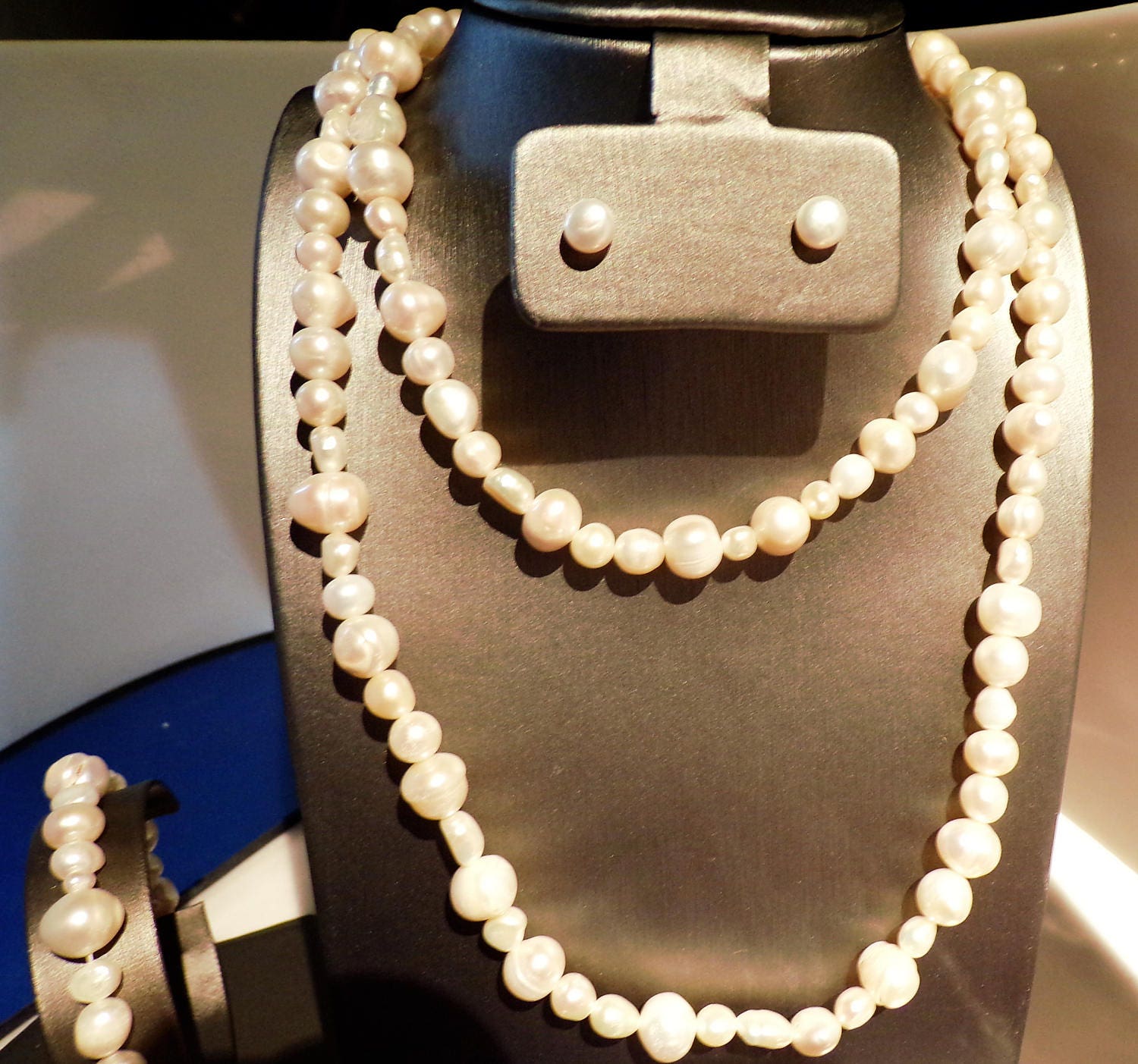 Peach Freshwater Pearl Necklace...3 Feet of pearls...coordinated stud earrings and bracelet