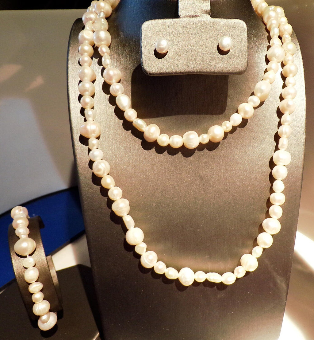 Peach Freshwater Pearl Necklace...3 Feet of pearls...coordinated stud earrings and bracelet